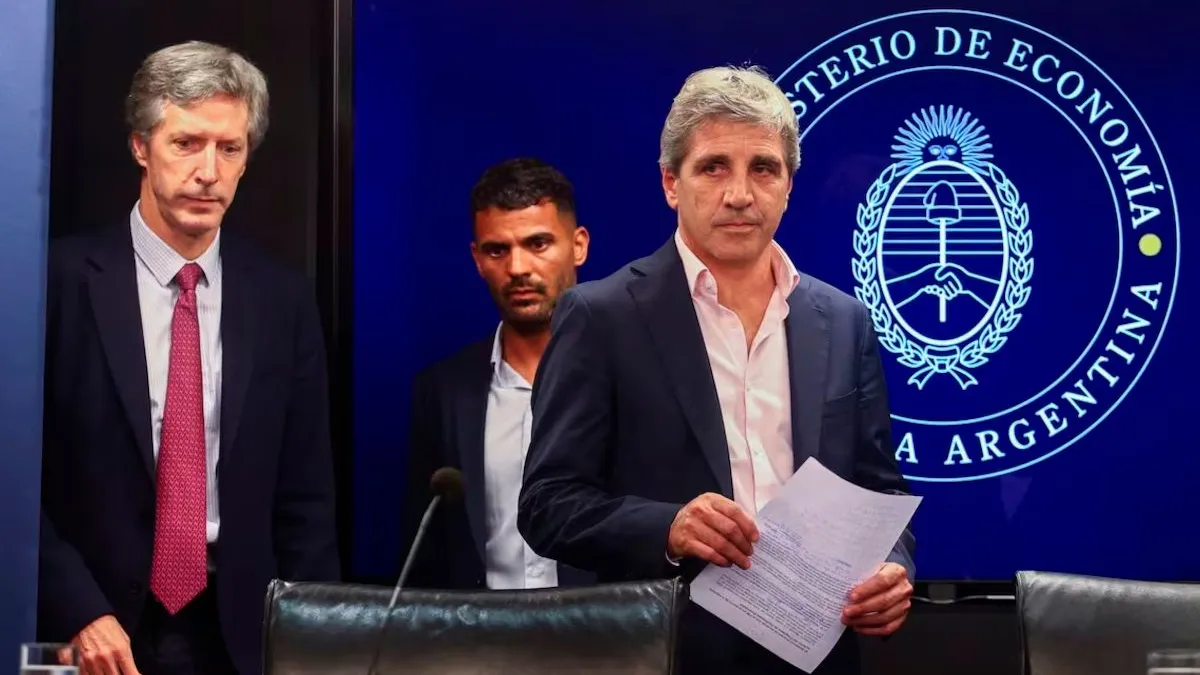 El Gobierno refuerza su estrategia para contener al dólar.