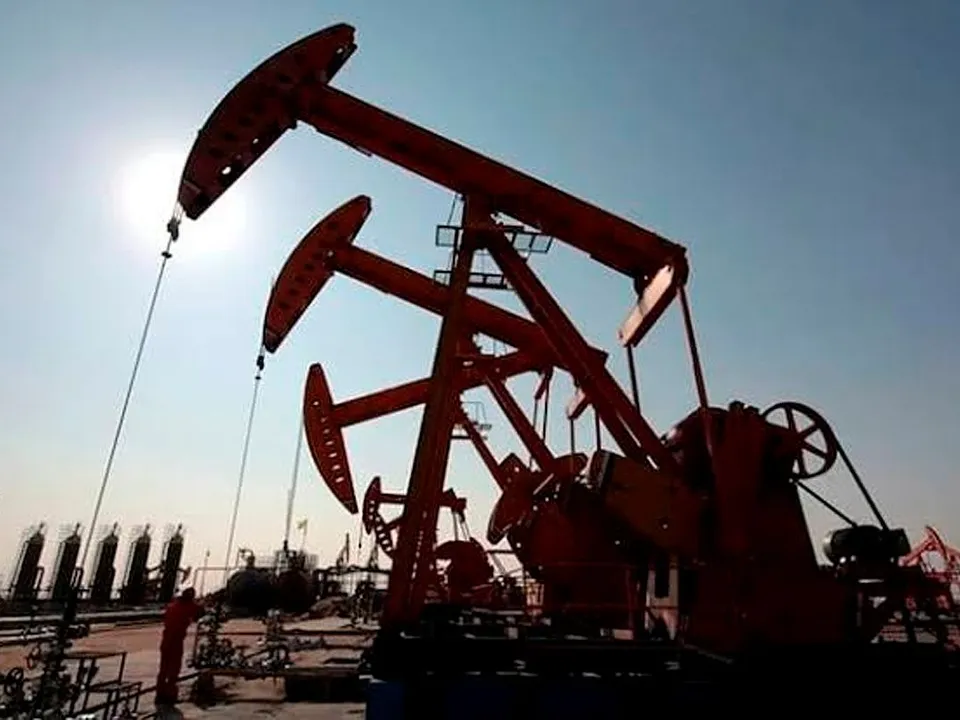 El petróleo vuelve a superar los US$90