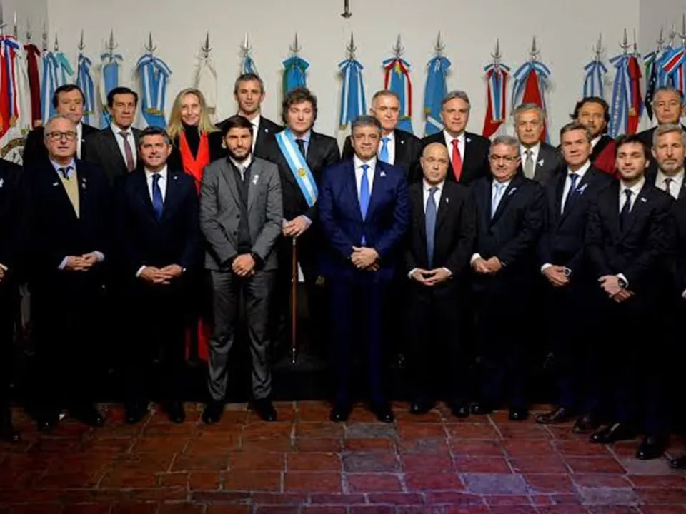 El Gobierno ya mueve sus piezas para 2027.