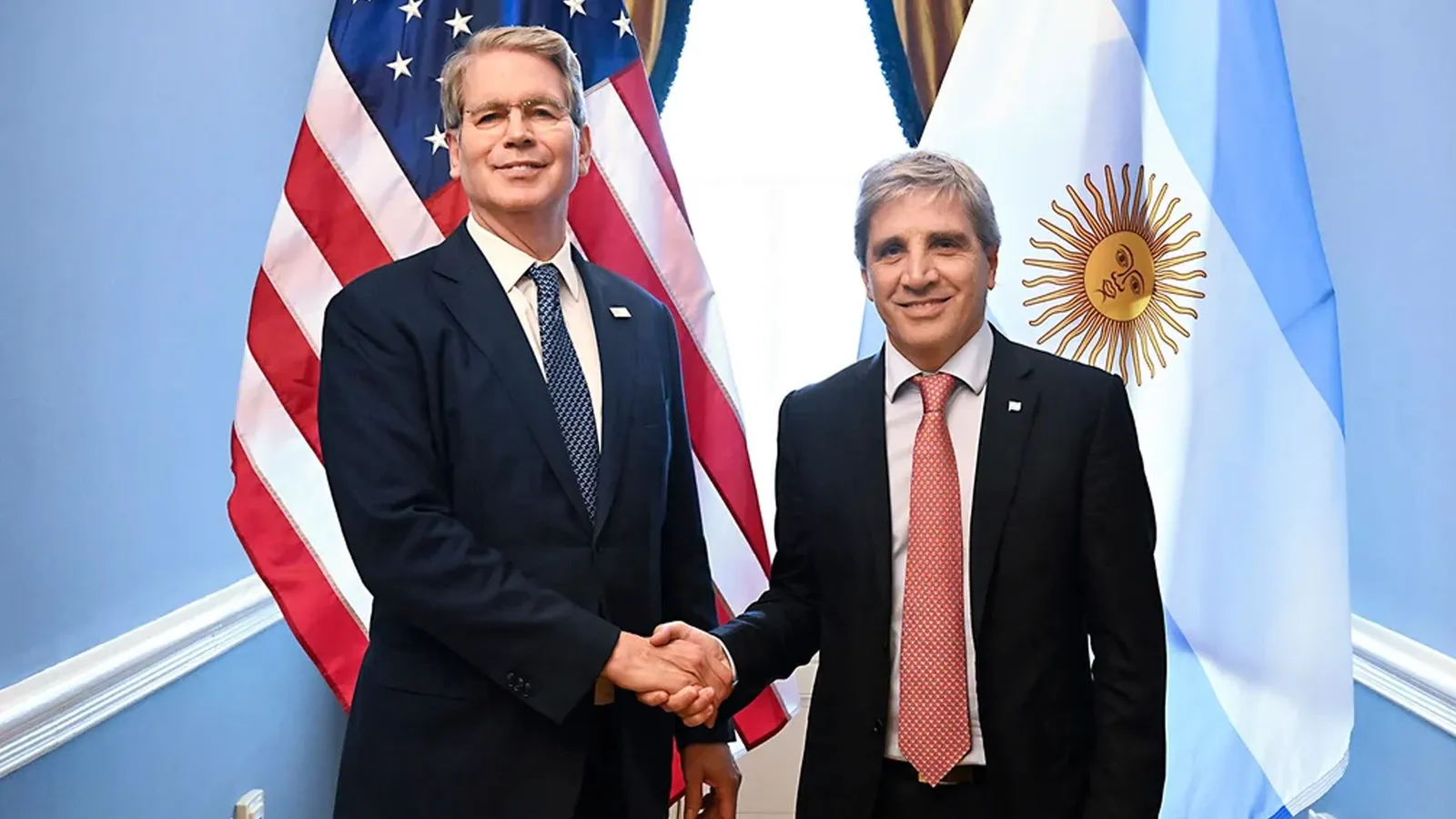 Luis Caputo y Scott Bessent.