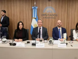 El oficialismo aceptó restituir las restricciones de la venta de tierras a extranjeros para garantizar la aprobación del proyecto sobre propiedad privada.