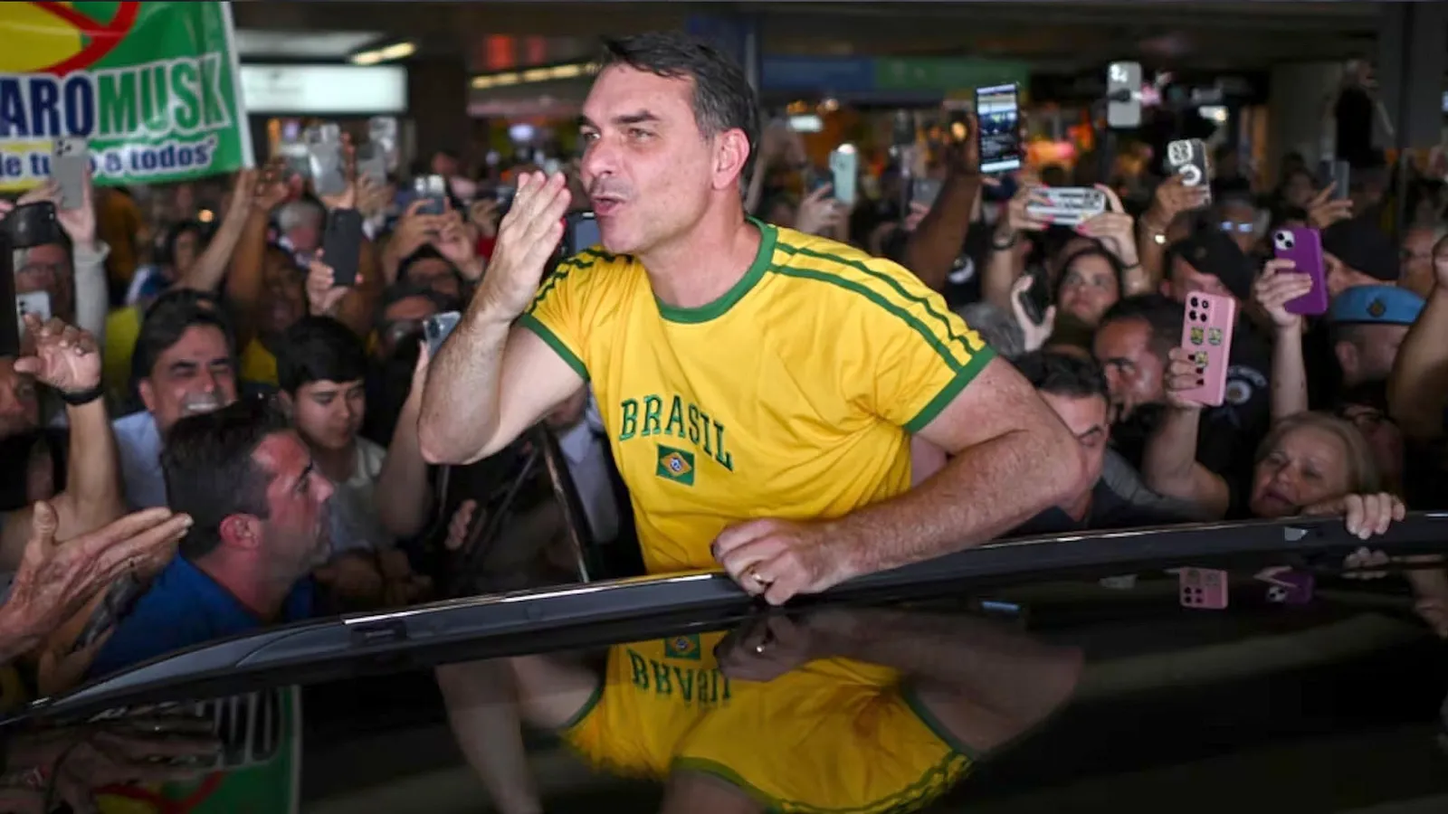 Flávio Bolsonaro.