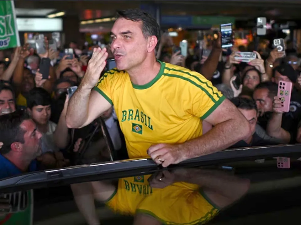 Flávio Bolsonaro.