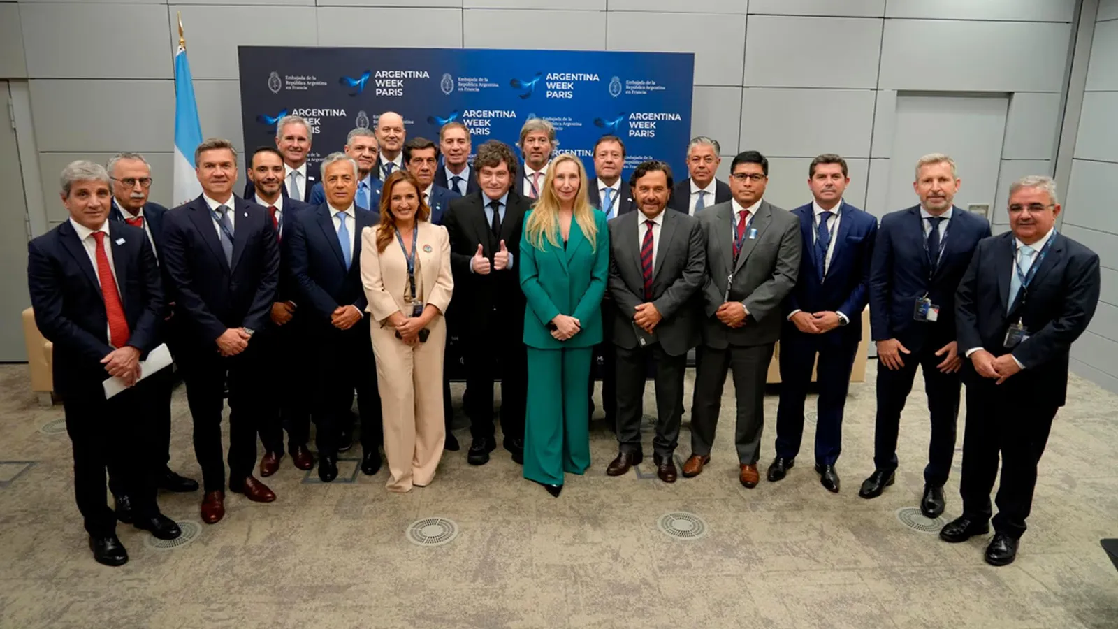 El presidente Javier Milei se reunió en París con gobernadores.