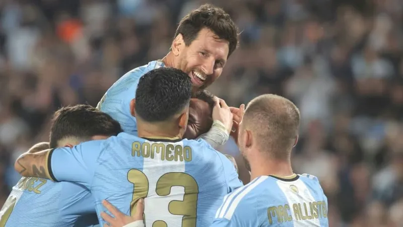 Lionel Messi festeja su gol ante Benín.